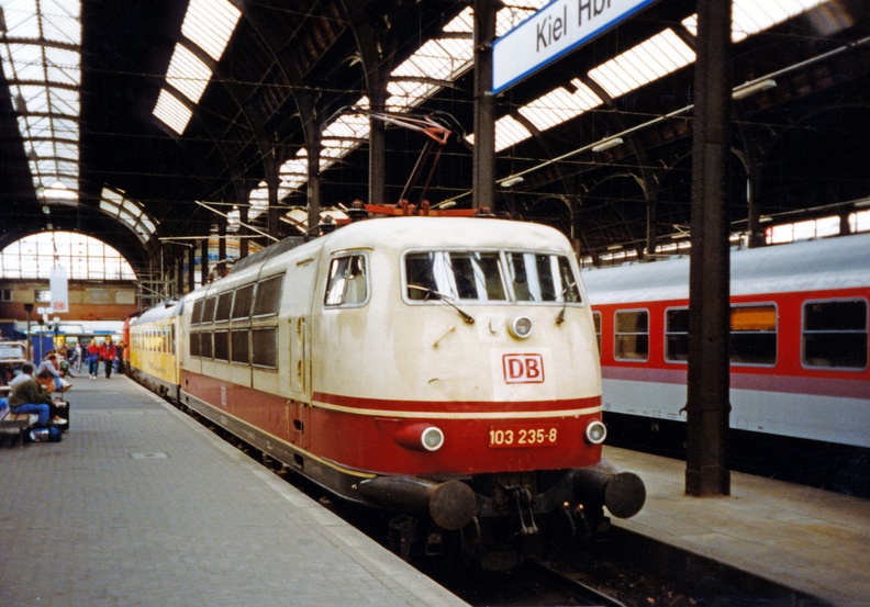 1995-08-25-Kiel-Hbf-002
