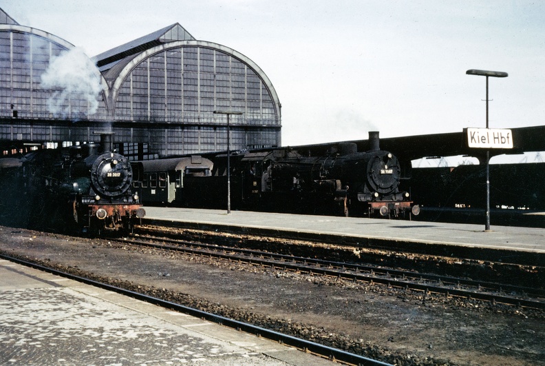 1964-00-00-Kiel-Hbf-793.jpg